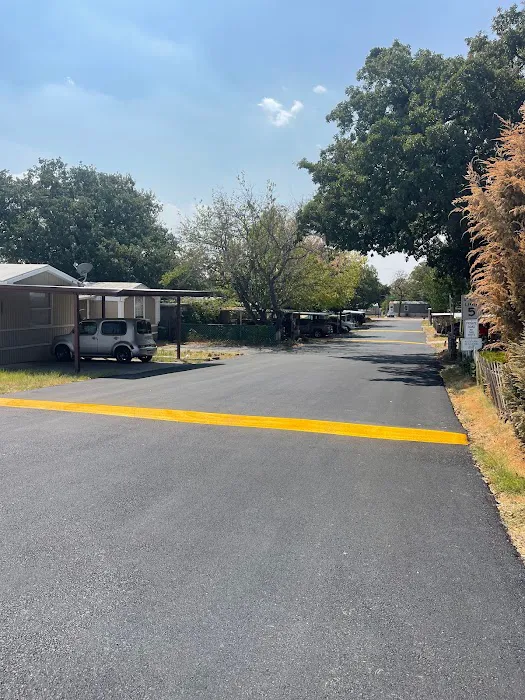 Oakleaf Mobile Home Park Picture 4