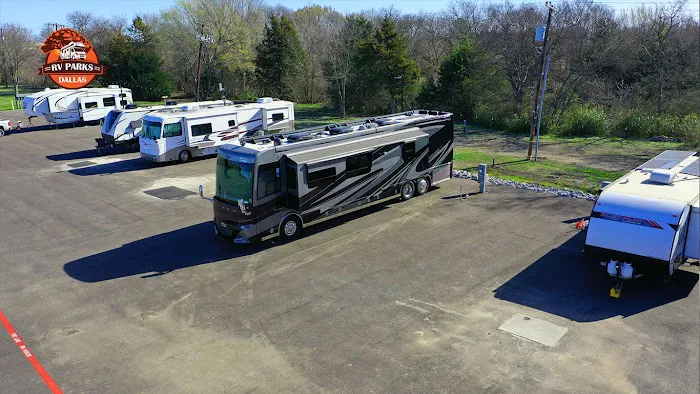 Dallas Melissa RV and Tiny Home Park Picture 8
