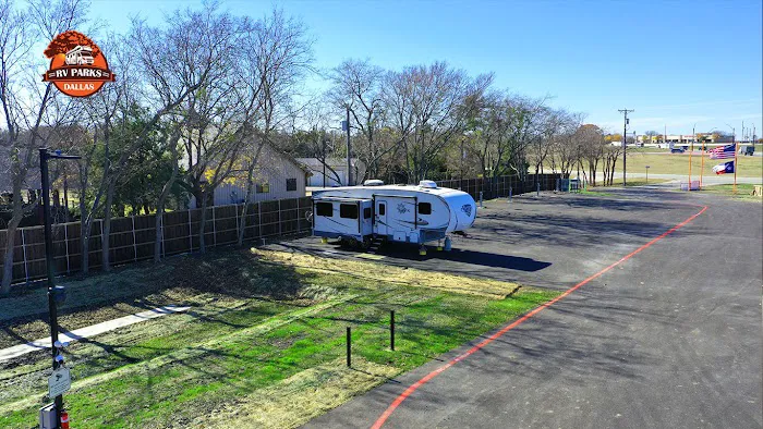 Dallas Melissa RV and Tiny Home Park Picture 10