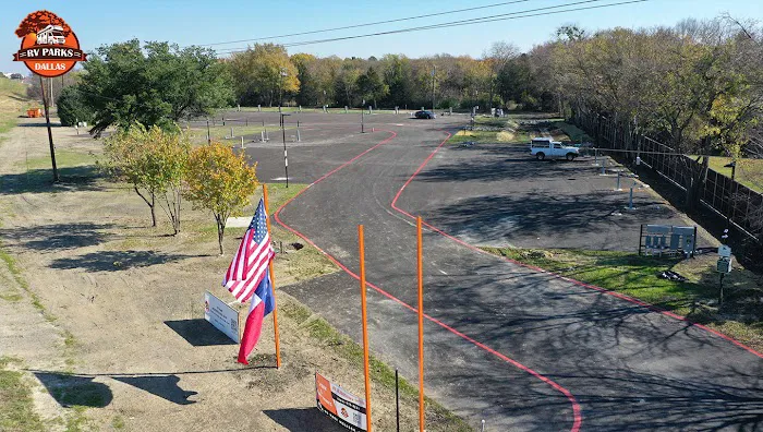 Dallas Melissa RV and Tiny Home Park Picture 9