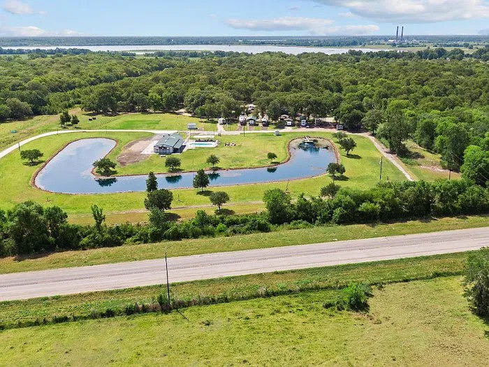 Lakeside Escape RV Park Picture 5