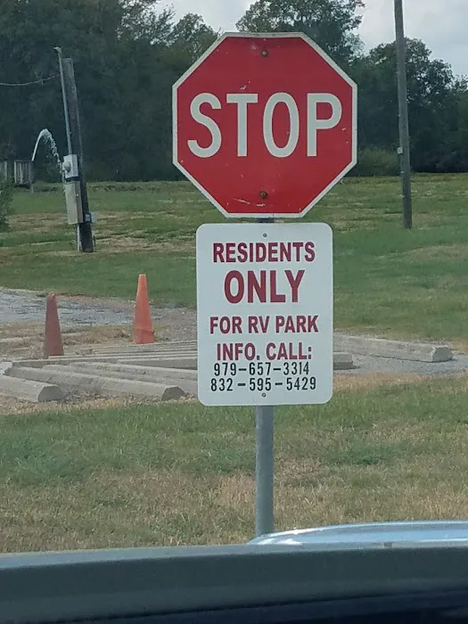 Lakeside Escape RV Park Picture 4