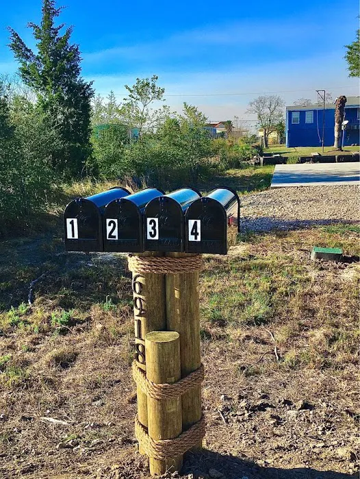 Waterfront RV Park Picture 3