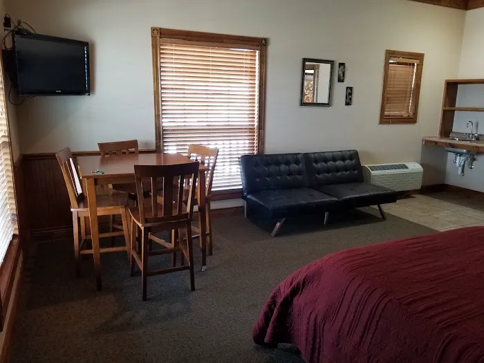 Louis' RV Park & Cabins Picture 5