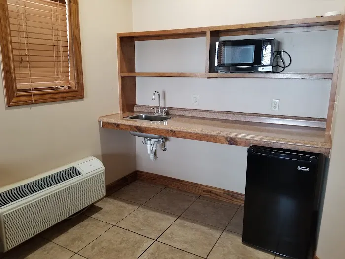 Louis' RV Park & Cabins Picture 6