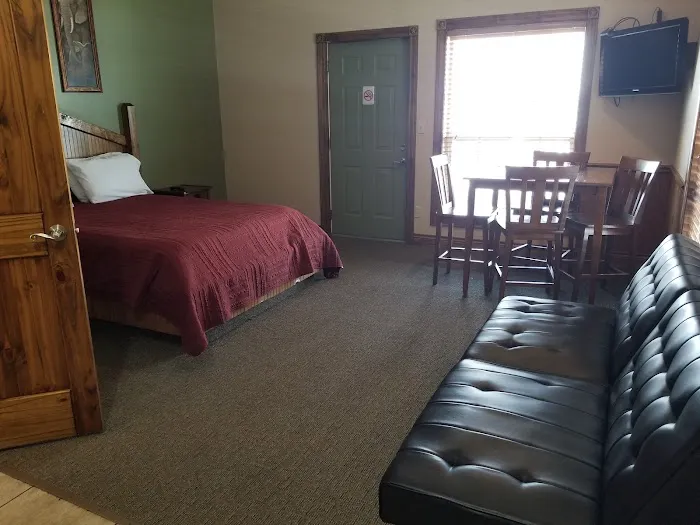 Louis' RV Park & Cabins Picture 7