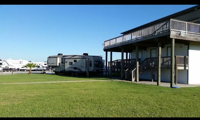Louis' RV Park & Cabins Picture 8