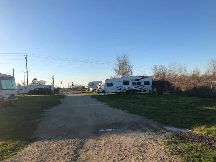 Evergreens RV Park Picture 4