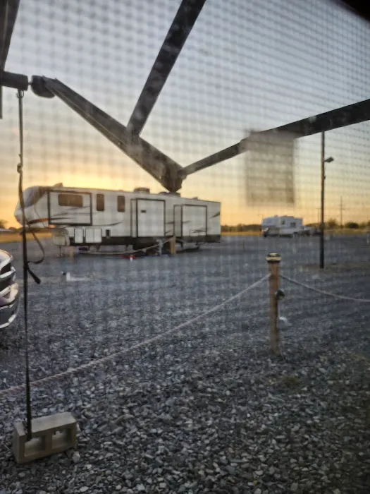 Inn and Out RV Park Picture 4