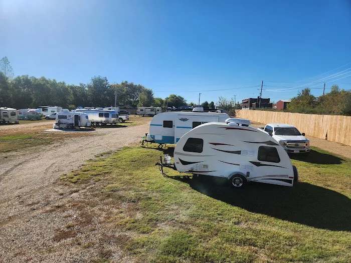 Big Top Family RV Park Picture 4