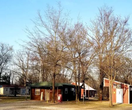 Shady Oaks Resort - RV Full Hookups, Cabins & Guest Lodge