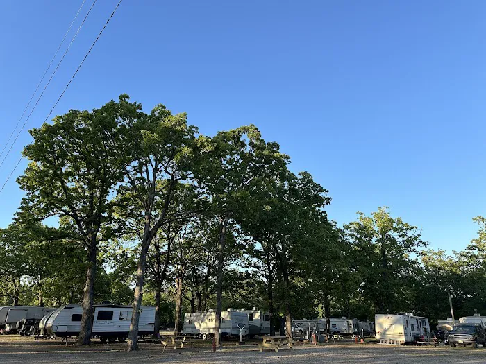 Shady Oaks Resort - RV Full Hookups, Cabins & Guest Lodge Picture 6