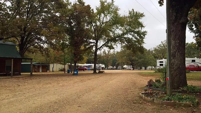 Shady Oaks Resort - RV Full Hookups, Cabins & Guest Lodge Picture 5