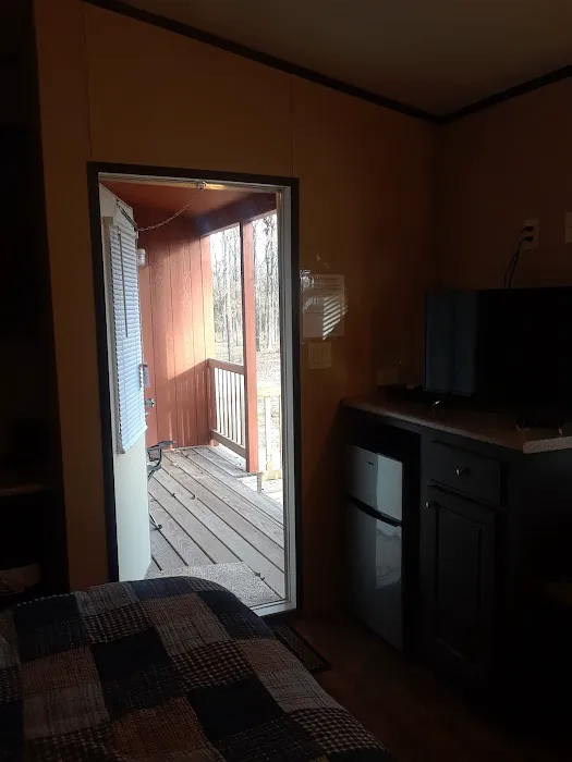 Shady Oaks Resort - RV Full Hookups, Cabins & Guest Lodge Picture 9