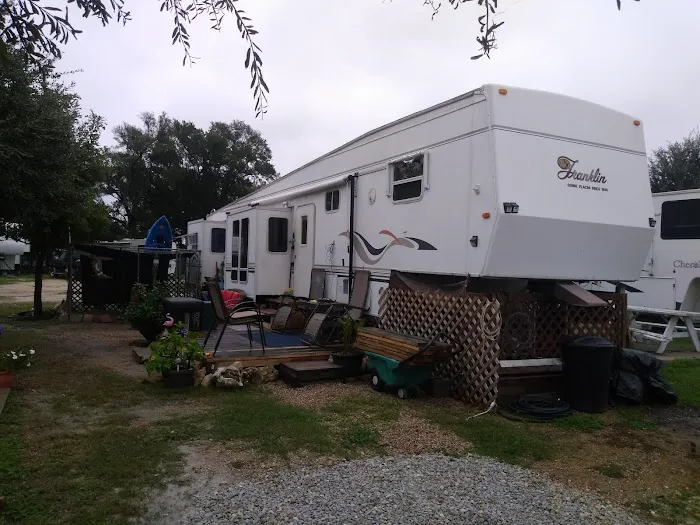 Happy Campers RV Park Picture 3