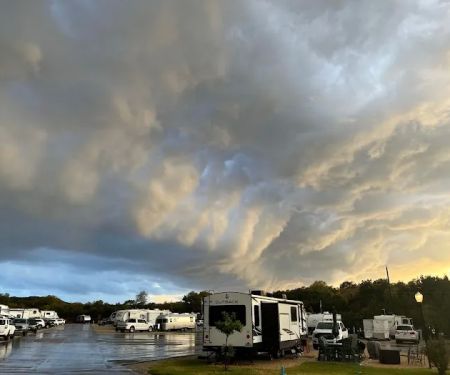 Basin RV Resort - Belton