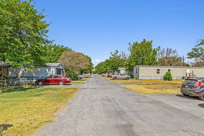 Evergreen Estates MHC Picture 8