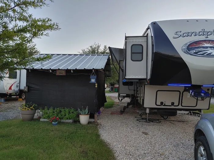 Mustang RV Park Picture 8