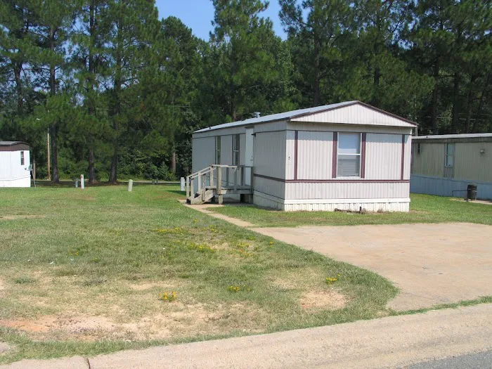Whispering Hills Mobile Home Park Picture 7