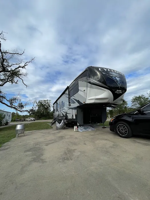 Sleepy Hollow RV Park Picture 7