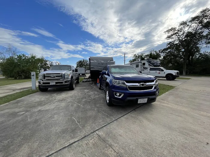 Sleepy Hollow RV Park Picture 9