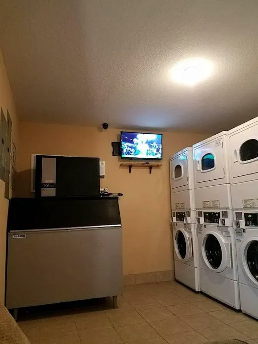 Fountain Grass RV Park and Cabins Picture 4