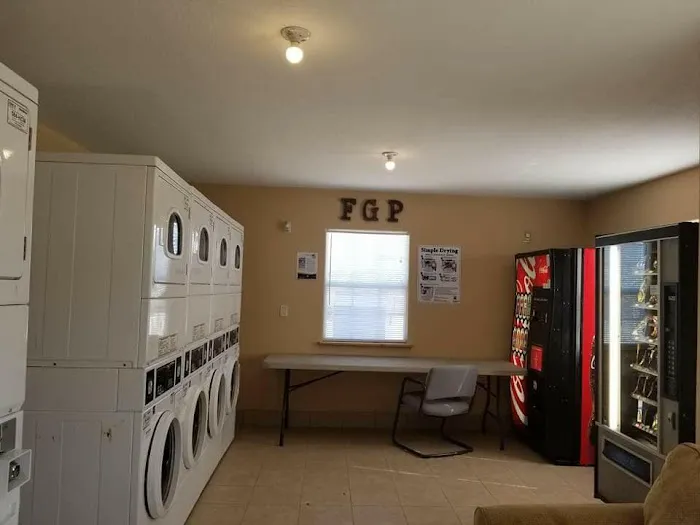 Fountain Grass RV Park and Cabins Picture 7