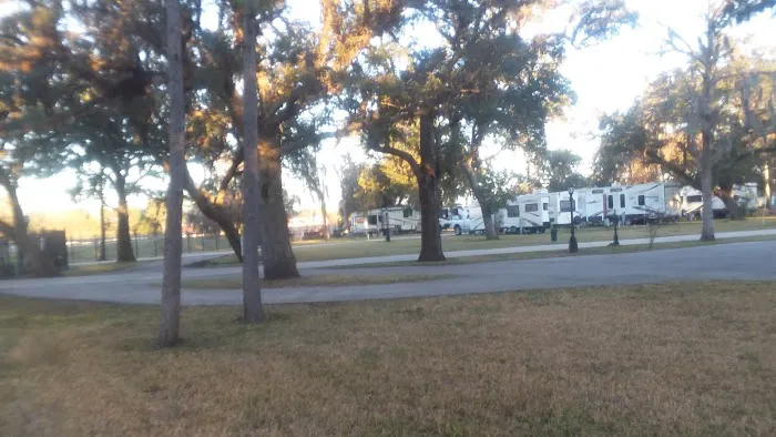 Bayou Oaks RV Park by QRV Picture 2