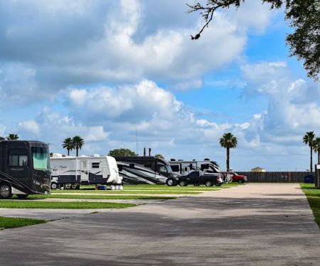 Quilly's Cozy Traveler RV Park