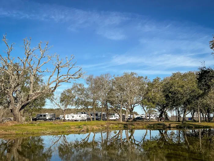 Quilly's Cozy Traveler RV Park Picture 7