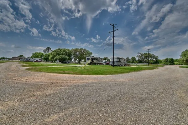 Elm Creek RV Park Picture 1