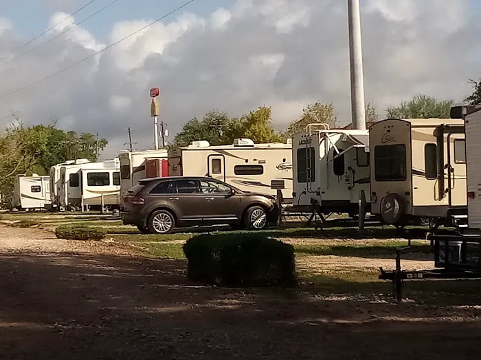 Columbus RV Park & Campground Picture 5