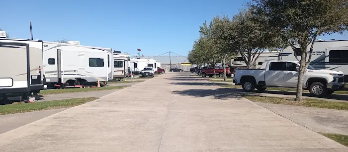 Pincher's RV Park Picture 6