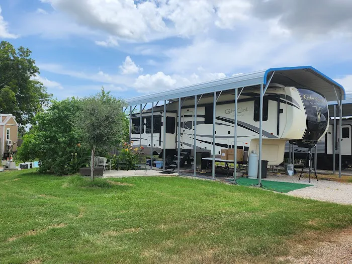 Creekside RV Ranch Picture 7