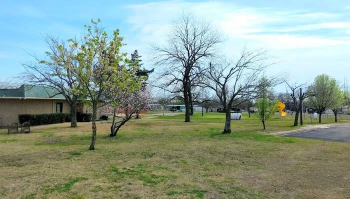 Knollwood Village Mobile Home Park Picture 7