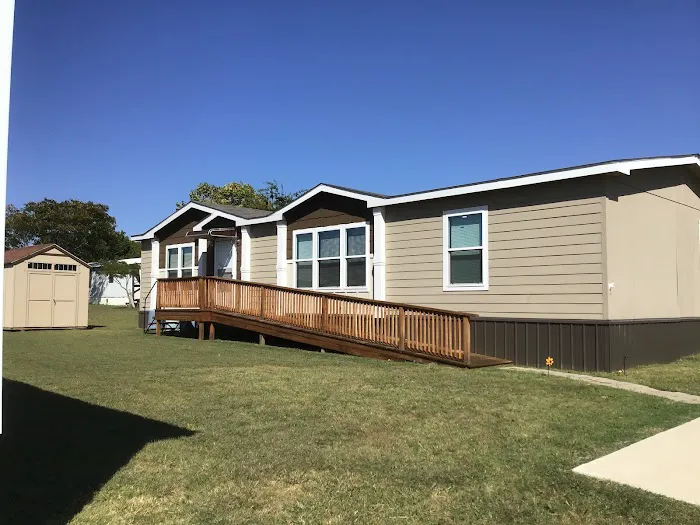 Knollwood Village Mobile Home Park Picture 8