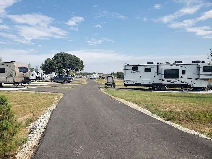 LakeTexoma HillTop RV Resort Picture 9