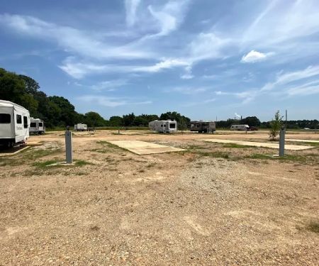 Peaceful Home RV park and Strorage