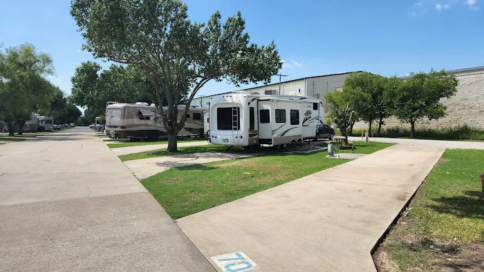 Cowtown RV Park Picture 6