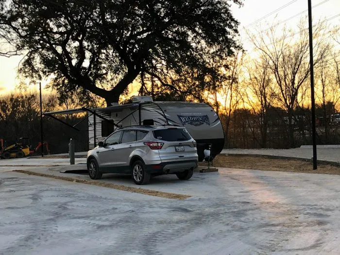 Eagles Resorts RV park - Affordable RV Storage Fort Worth TX, RV Camping Park, RV Park, RV Storage Park Picture 5