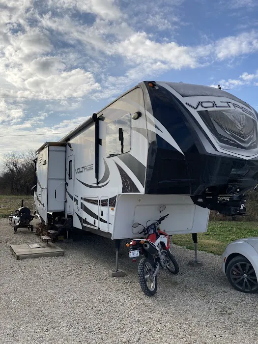 Flying Pig RV Park Picture 7