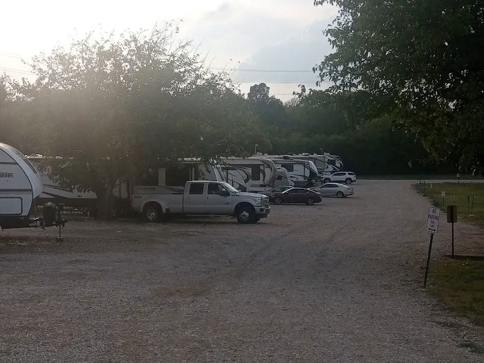 Flying Pig RV Park Picture 3