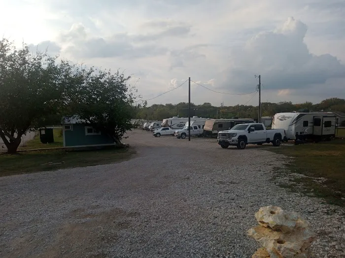 Flying Pig RV Park Picture 8