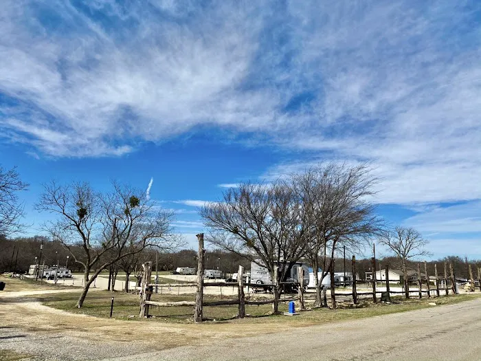 Flying Pig RV Park Picture 4