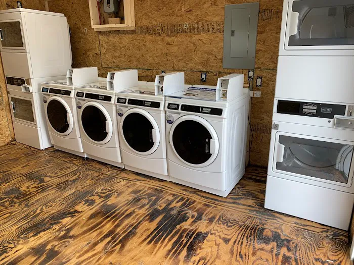 Flying Pig RV Park Picture 9