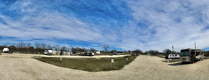 Flying Pig RV Park Picture 1