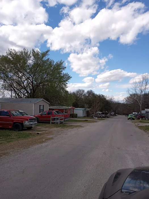 Oak Hill Mobile Home Park Picture 3