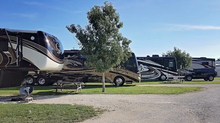 Hooves N Wheels RV Park Picture 4