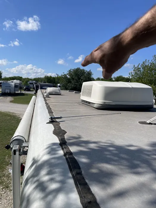 Hooves N Wheels RV Park Picture 1