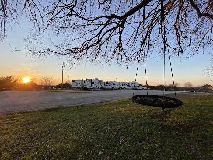 Hooves N Wheels RV Park Picture 9